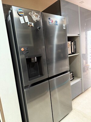 Furnished Amenities in 3 BHK Apartment at Unitech The Close South, Sector 50 – for Sale