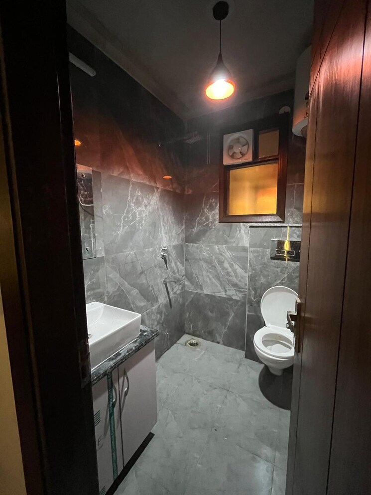 Bathroom, saket 2 Bedroom 950 Sq.Ft. Apartment In Saket Delhi 9064214