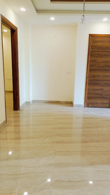 Room in 3 BHK Builder Floor at Amolik Residency, Sector 86 – for Rent