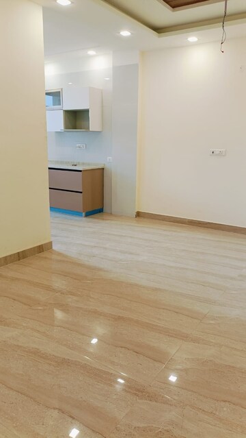 Room in 3 BHK Builder Floor at Amolik Residency, Sector 86 – for Rent