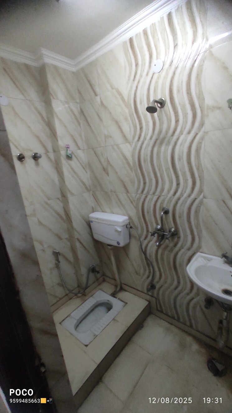 Bathroom, chattarpur 2 Bedroom 900 Sq.Ft. Builder Floor In Chattarpur Delhi 9064255