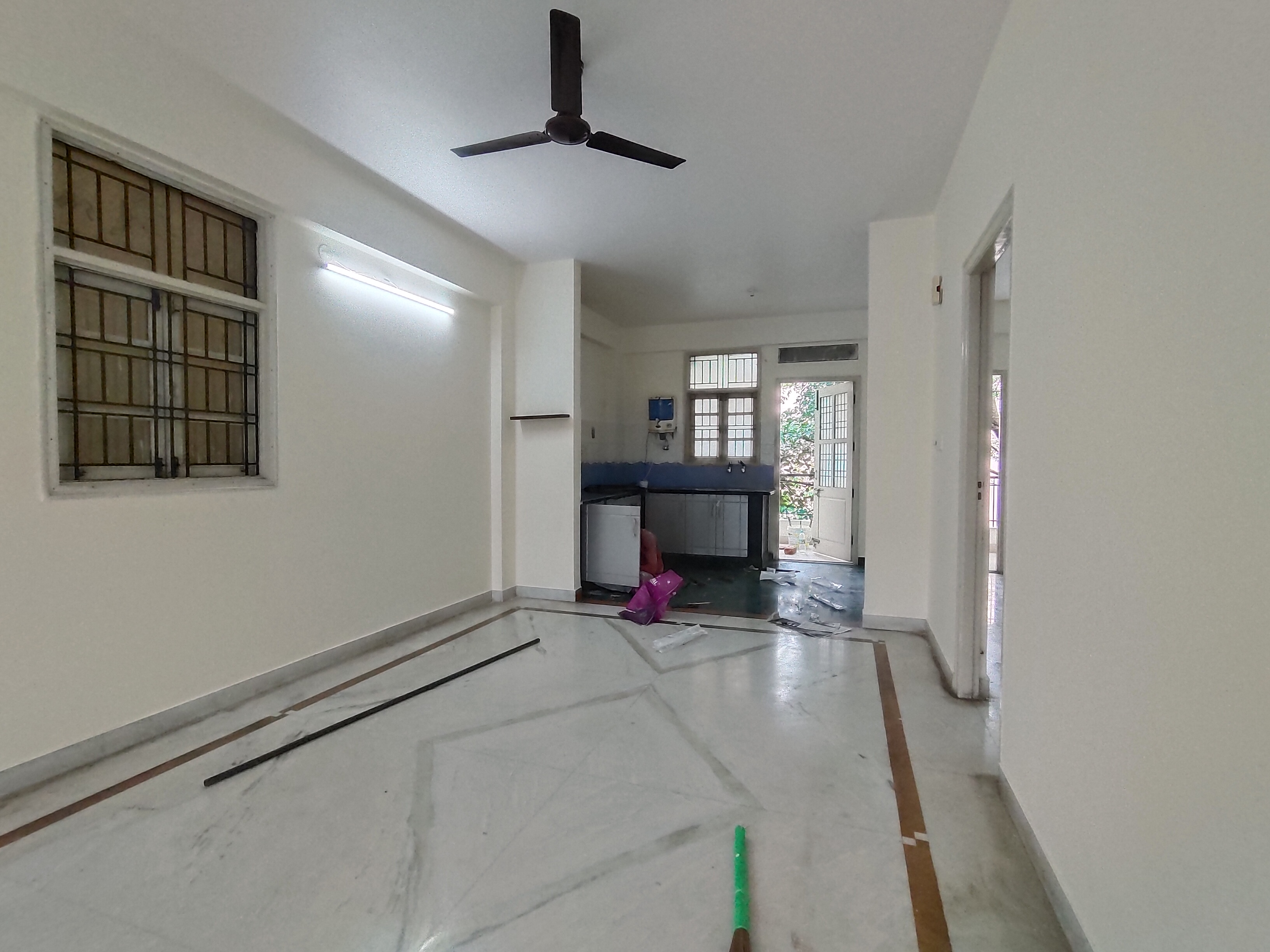 2 BHK Apartment For Rent in Creative Environs