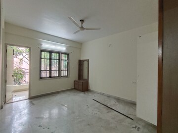 Room in 2 BHK Apartment at Creative Environs, Hsr Layout – for Rent