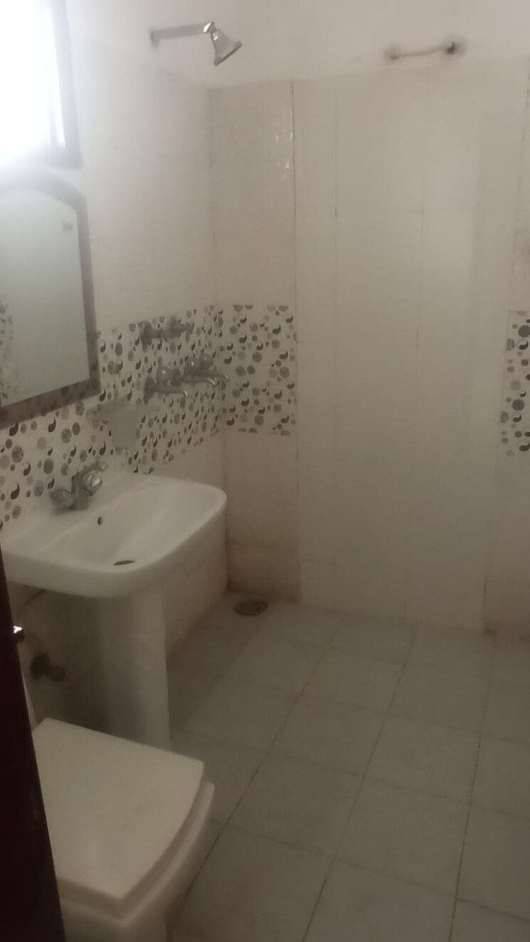 Bathroom, dhakoli 2 Bedroom 1000 Sq.Ft. Builder Floor In Dhakoli Zirakpur 9064279