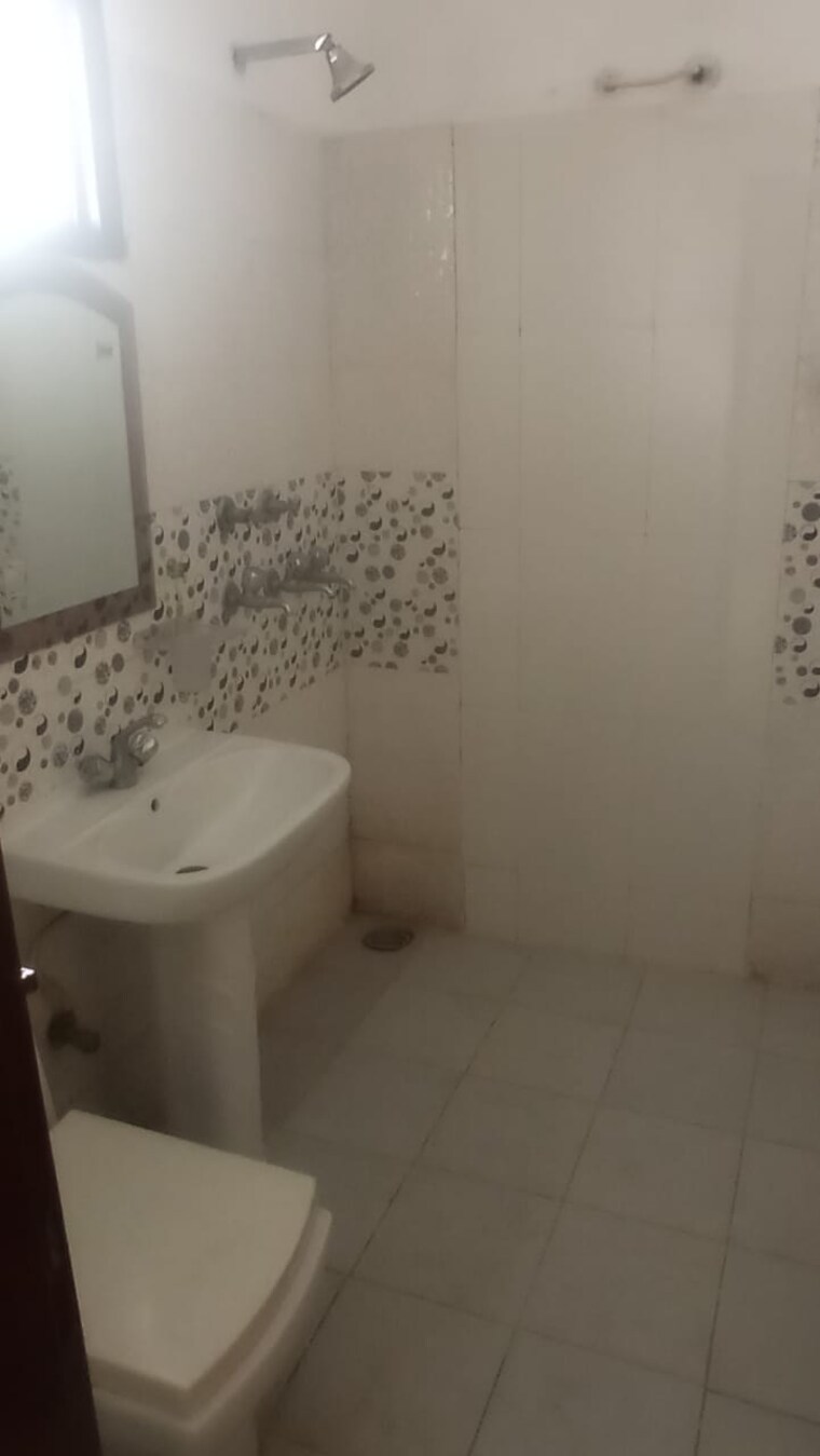 Bathroom, dhakoli 2 Bedroom 1000 Sq.Ft. Builder Floor In Dhakoli Zirakpur 9064279