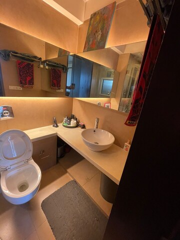 Team Area in 4 BHK Apartment at Khar West – for Sale