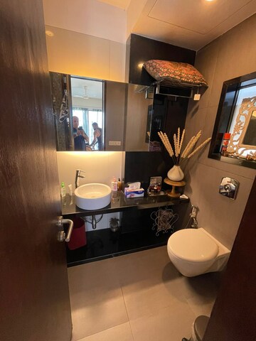Furnished Amenities in 4 BHK Apartment at Khar West – for Sale