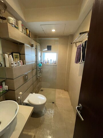 Team Area in 4 BHK Apartment at Khar West – for Sale