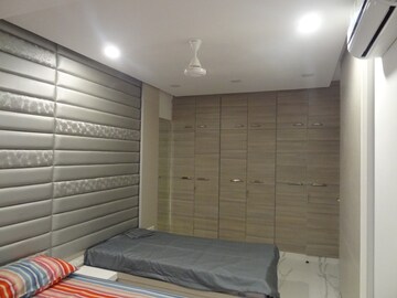 Room in 1 BHK Apartment at Nutan Madhuban Apartment, Worli – for Rent