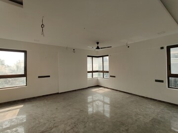 Room in 3.5 BHK Apartment at Sach 9 Almeida, Bandra West – for Sale