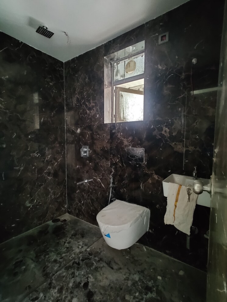 Bathroom, sach-9-almeida 3.5 Bedroom 1300 Sq.Ft. Apartment In Bandra West Mumbai 9064317
