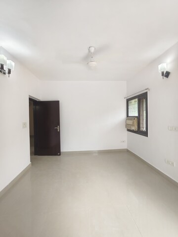Room in 3 BHK Apartment at DDA Rosewood Apartments, Vasant Kunj – for Rent