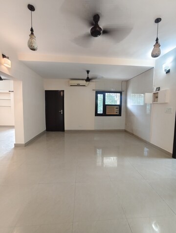 Room in 3 BHK Apartment at DDA Rosewood Apartments, Vasant Kunj – for Rent