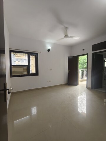 Room in 3 BHK Apartment at DDA Rosewood Apartments, Vasant Kunj – for Rent