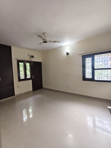 Room in 3 BHK Apartment at DDA Rosewood Apartments, Vasant Kunj – for Rent