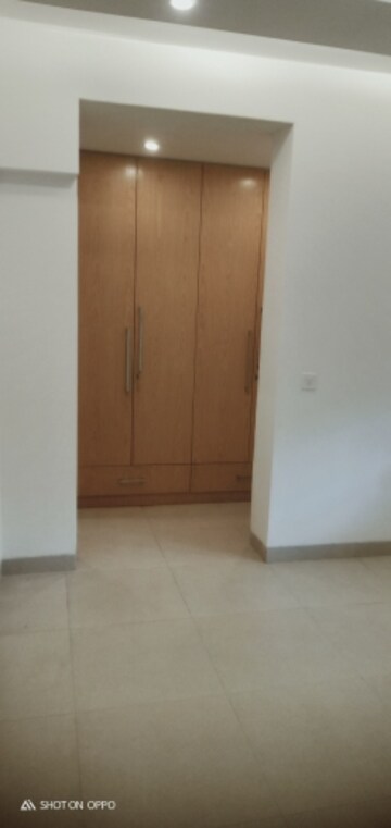 Room in 4 BHK Apartment at DDA Rosewood Apartments, Vasant Kunj – for Rent
