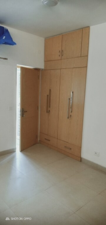 Room in 4 BHK Apartment at DDA Rosewood Apartments, Vasant Kunj – for Rent