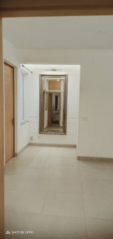 Room in 4 BHK Apartment at DDA Rosewood Apartments, Vasant Kunj – for Rent