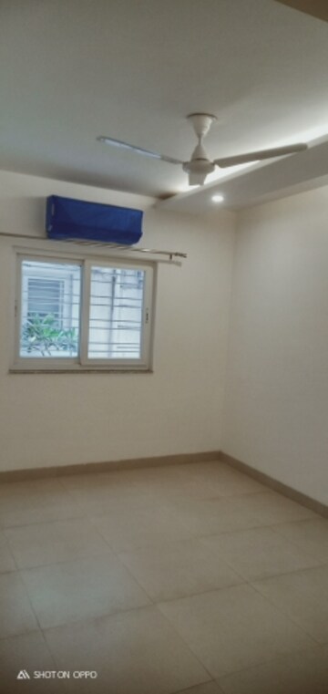 Room in 4 BHK Apartment at DDA Rosewood Apartments, Vasant Kunj – for Rent