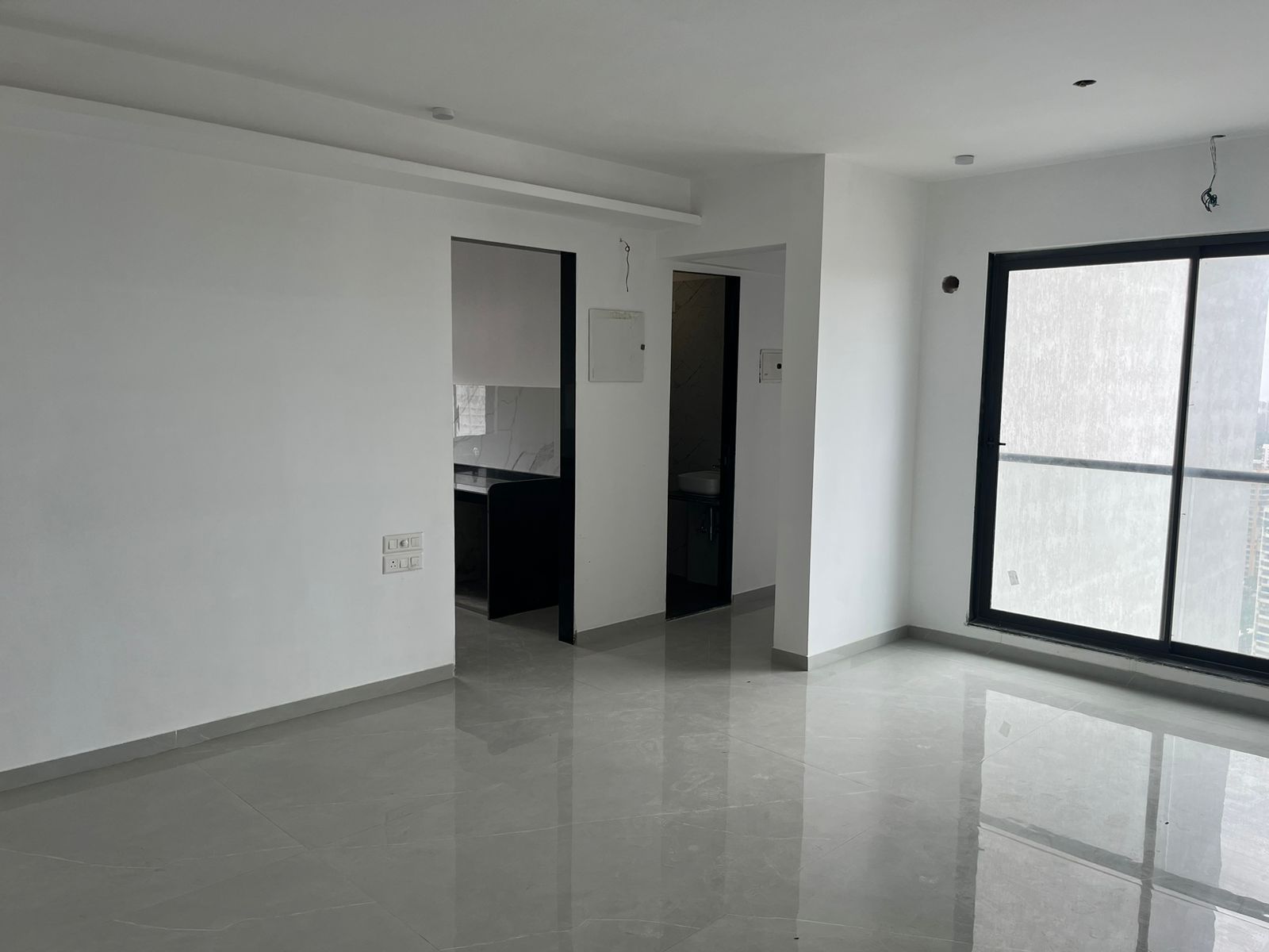 2 BHK 900 Sq.Ft. Apartment in Dev Leo Tower