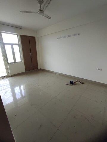 Room in 2.5 BHK Apartment at KW Srishti, Raj Nagar Extension – for Rent