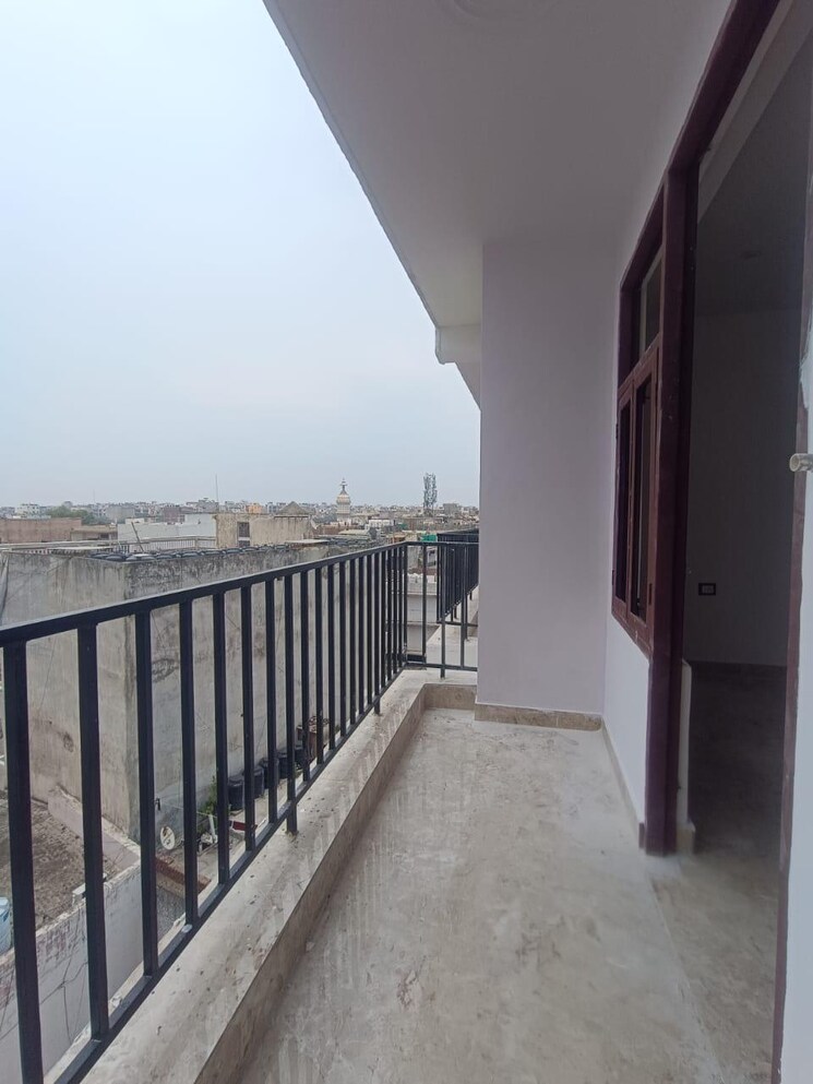 Balcony, kishangarh 1 Bedroom 500 Sq.Ft. Builder Floor In Kishangarh Delhi 9064423