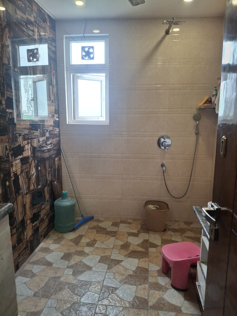 Attached Bathroom, suncity 5 Bedroom 5000 Sq.Ft. Builder Floor In Suncity Gurgaon 9064434