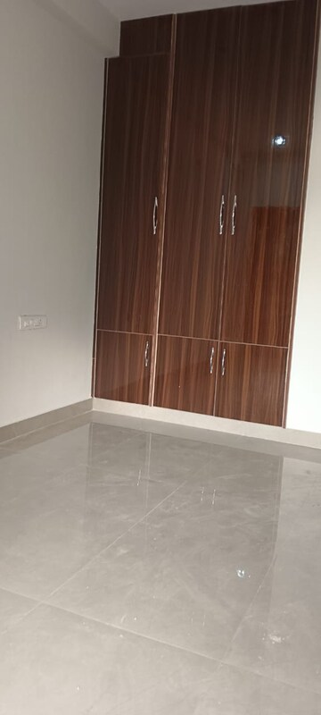 Furnished Amenities in 2 BHK Apartment at Unitech Fresco, Sector 50 – for Rent