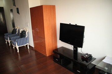Living Room in Studio Independent House at Tulip Mall, Sector 46 – for Rent