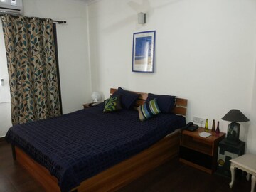Bedroom in Studio Independent House at Tulip Mall, Sector 46 – for Rent