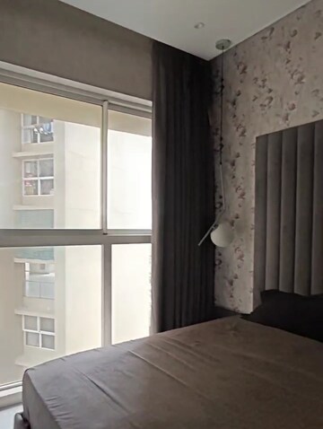 Room in 3 BHK Apartment at Runwal Elegante, Andheri West – for Rent