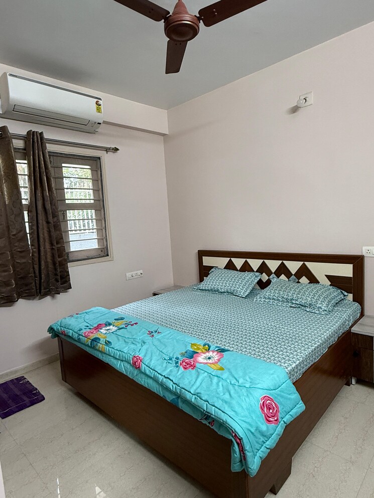 Master Bedroom, nehrunagar 3 Bedroom 1700 Sq.Ft. Apartment In Nehrunagar Ahmedabad 9064656