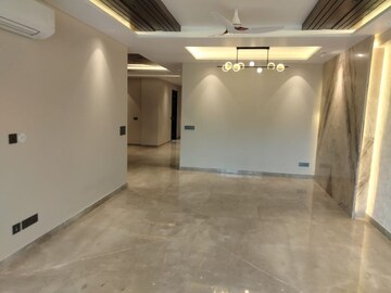 Room in 4 BHK Builder Floor at Sushant Lok I – for Rent
