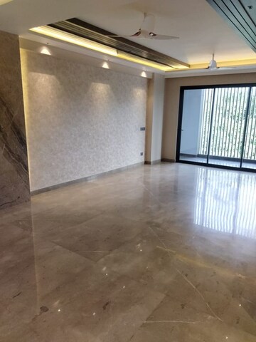 Room in 4 BHK Builder Floor at Sushant Lok I – for Rent