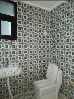 Bathroom in 3.5 BHK Apartment at Jawahar Park – for Sale