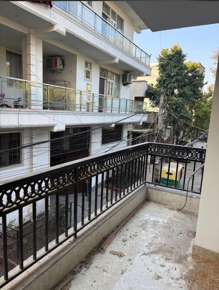 Balcony, jawahar park 3.5 Bedroom 1100 Sq.Ft. Apartment In Jawahar Park Delhi 9064518