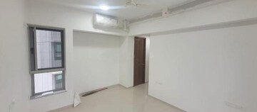 Bedroom in 3 BHK Apartment at Kalpataru Immensa, Kolshet Road – for Rent