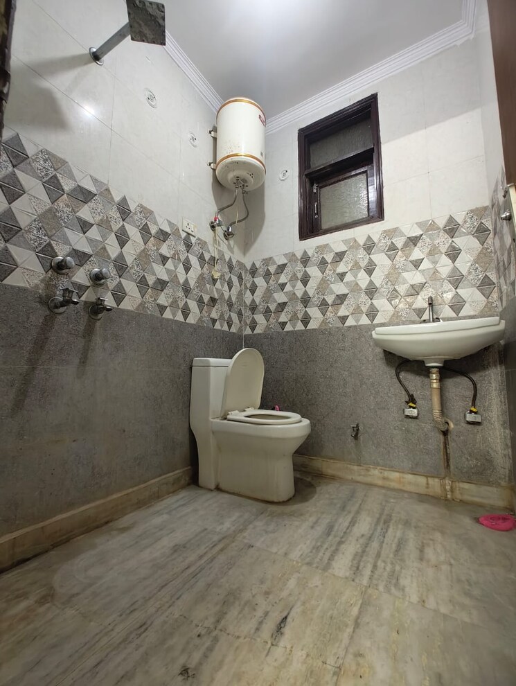 Bathroom, govindpuri 1 Bedroom 450 Sq.Ft. Builder Floor In Govindpuri Delhi 9064528