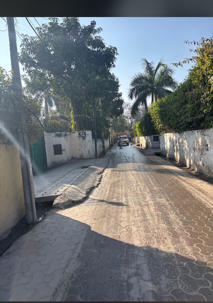  Parking, jawahar park 3.5 Bedroom 1100 Sq.Ft. Apartment In Jawahar Park Delhi 9064533