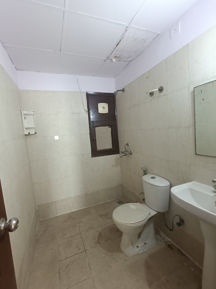 Bathroom, rps-savana 3 Bedroom 1590 Sq.Ft. Apartment In Sector 88 Faridabad 9064551