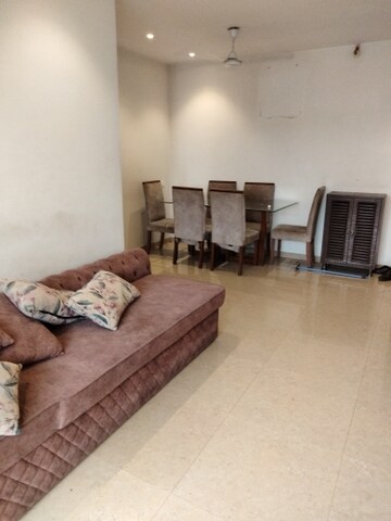 Living Room in 2.5 BHK Apartment at Kandivali East – for Rent