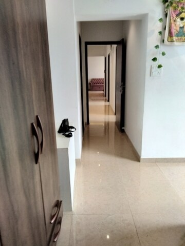 Room in 2.5 BHK Apartment at Kandivali East – for Rent