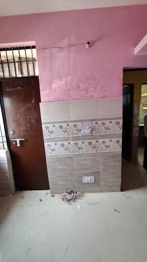 Room in 1.5 BHK Apartment at Sector 10 Greater Noida – for Sale