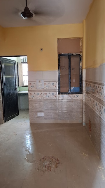 Room in 1.5 BHK Apartment at Sector 10 Greater Noida – for Sale