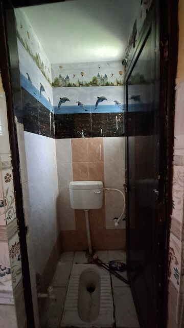 Bathroom in 1.5 BHK Apartment at Sector 10 Greater Noida – for Sale