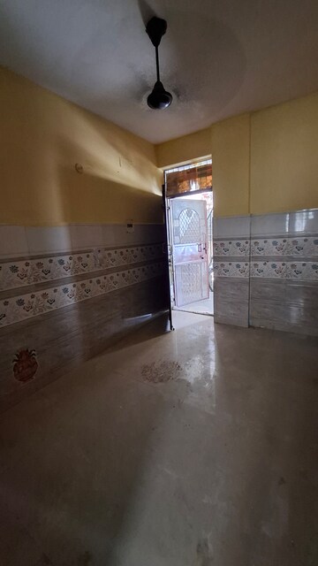 Room in 1.5 BHK Apartment at Sector 10 Greater Noida – for Sale