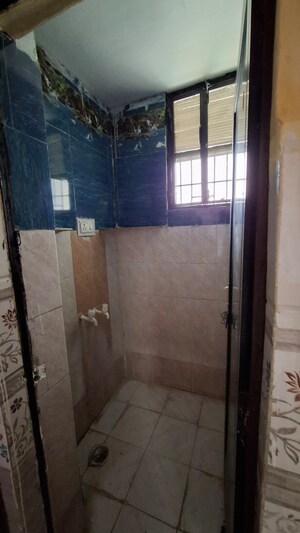 Bathroom in 1.5 BHK Apartment at Sector 10 Greater Noida – for Sale