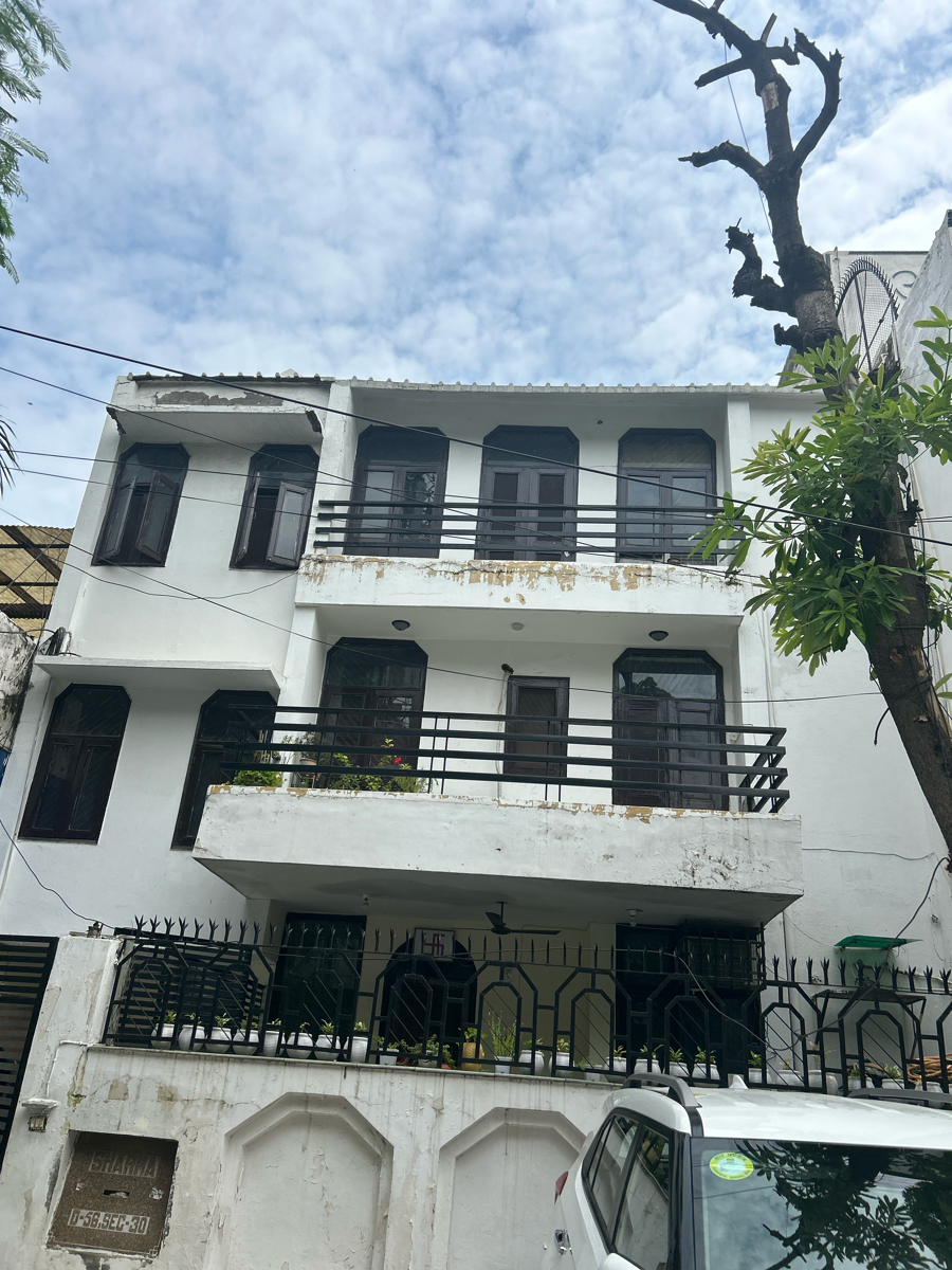 6 BHK + Servant Room,Study Room,Extra Room Independent House For Sale in Noida Authority 