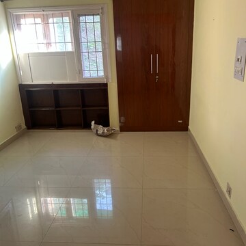 Room in 2 BHK Apartment at Rwa Jalvayu Vihar Noida, Sector 25 – for Sale
