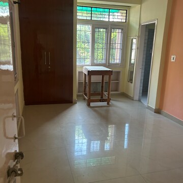 Room in 2 BHK Apartment at Rwa Jalvayu Vihar Noida, Sector 25 – for Sale